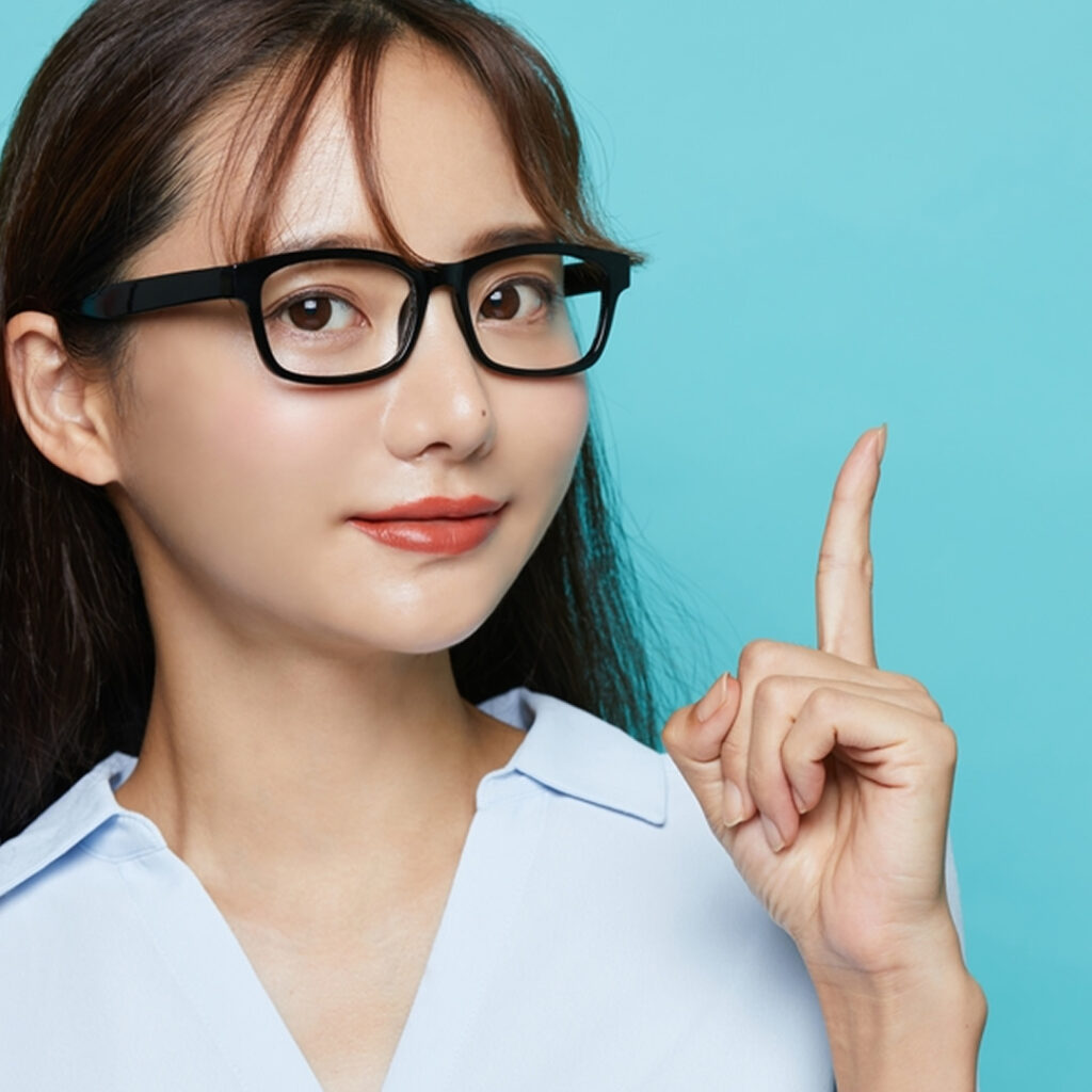 ウルトラコルとヒアルロン酸との違いを説明している看護師